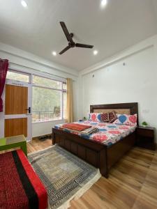 Postel nebo postele na pokoji v ubytování Himalayan Escape