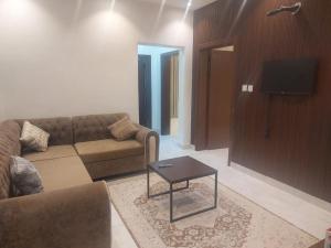 a living room with a couch and a table at شقة غرفتين وصالة in Jeddah