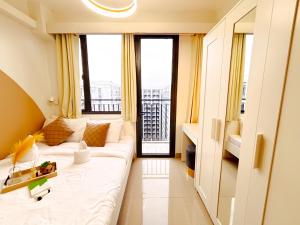 a living room with a large white couch in a room at Casita Aroha SHORE 2 B02-19114 in Sampong