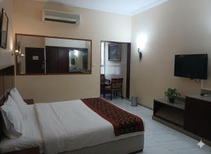 Gallery image of Makran Palace Hotel in Ma‘ābīlah +16 photos