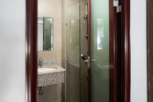 Ένα μπάνιο στο Destiny Hotel - 1606