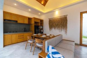 Kuchyň nebo kuchyňský kout v ubytování Villa in Canggu with a private pool