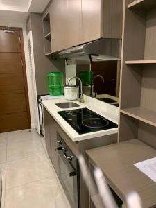 Η κουζίνα ή μικρή κουζίνα στο Aayah Staycation condo & Hotel