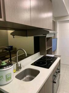 Η κουζίνα ή μικρή κουζίνα στο Aayah Staycation condo & Hotel +2 φωτογραφίες