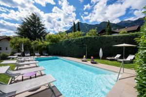 The swimming pool at or close to Garni Hotel Kessler