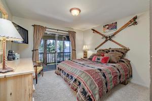 Ένα ή περισσότερα κρεβάτια σε δωμάτιο στο Lake Tahoe West Shore Lake Front 5 bedroom Cabin