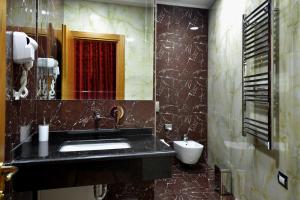 Koupelna v ubytování Hotel Austria