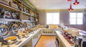 a restaurant with a counter with food on it at Borrman Hotel Nanning Railway Station in Nanning