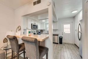 Η κουζίνα ή μικρή κουζίνα στο Condo 1BD HWY161-183 DFW South Irving - I69