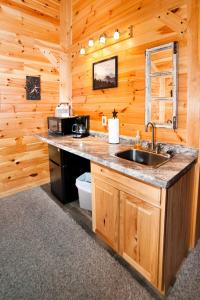 Η κουζίνα ή μικρή κουζίνα στο Vacation Rental for Things to Do in Rocky Gap State Park