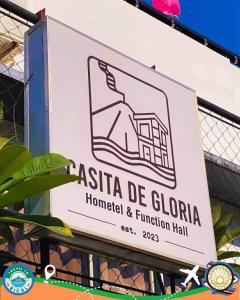 ein Schild für die Casita de Gloria Anatomische und Veranstaltungshalle in der Unterkunft Casita de Gloria in Legazpi