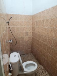 Koupelna v ubytování Hotel O near Alun Alun formerly Embun Pagi Hotel & Villa Resort + 31 fotografií