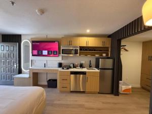 Η κουζίνα ή μικρή κουζίνα στο MainStay Suites Victorville - Hesperia