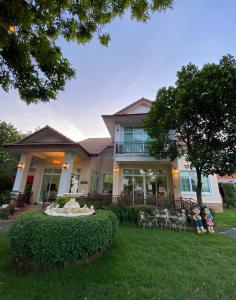 Zahrada ubytování Rommaiplaitawan Resort ร่มไม้ปลายตะวัน รีสอร์ท