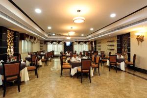 Gallery image of Royal Grand Suite Hotel in Sharjah