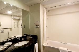 Ванная комната в Royal Grand Suite Hotel