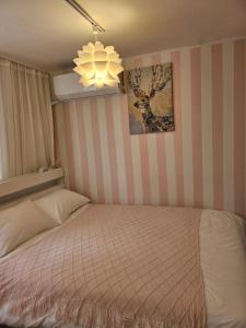 a bedroom with a bed and a chandelier at Romantic Winter Package , K-Culture Experience Itaewon 7min,2F Korean Culture Zone ,Terrace , K-Ramen Challenge in Seoul