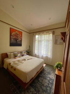 a bedroom with a large bed and a window at Zen Mountain Escape 3BR Getaway near Chirripó in Rivas