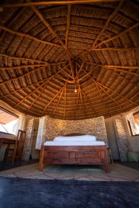 Postel nebo postele na pokoji v ubytování Madagascar Surf Resort + 48 fotografií