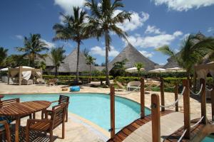A piscina localizada em Fruit & Spice Wellness Resort Zanzibar ou nos arredores