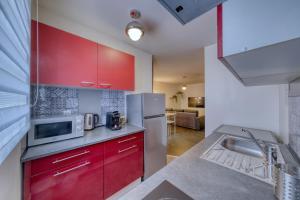 Η κουζίνα ή μικρή κουζίνα στο Chez Lecomte - Parking