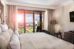 A bed or beds in a room at Villa Plaza Boutique Hotel & Spa