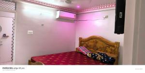 Postel nebo postele na pokoji v ubytování SPOT ON Hotel Parvati Resort