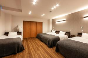 En eller flere senge i et værelse på 淡ビル