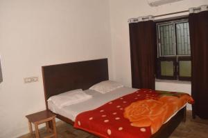 Ένα ή περισσότερα κρεβάτια σε δωμάτιο στο Hotel Aaram +7 φωτογραφίες