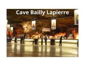 a group of people standing outside of a building at Studio, Rez de Chaussée, Extérieur, 2 personnes in Auxerre