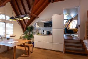 Kuchyň nebo kuchyňský kout v ubytování Charming Suites Jan Zonder Vrees