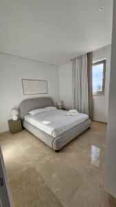 En eller flere senge i et værelse på Brand new star apartment