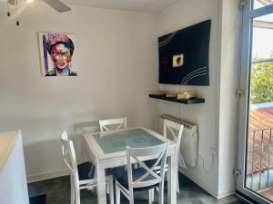 Μια τηλεόραση ή/και κέντρο ψυχαγωγίας στο Appartement cosy