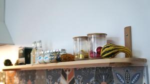 ein Regal mit Glasgläsern darüber in der Unterkunft Lovely&quiet, free parking, 24h self check in in Zagreb