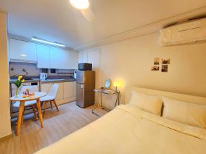 Kuchyň nebo kuchyňský kout v ubytování Stay Yeon