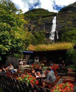 Galeriebild der Unterkunft Vassbakken Kro og Camping in Skjolden