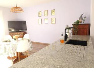 Μια τηλεόραση ή/και κέντρο ψυχαγωγίας στο Occitane - T2 rénové