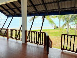 a porch with a view of the beach and the ocean at พฤกษาวารี รีสอร์ท 