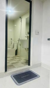 Ένα μπάνιο στο Sweet House