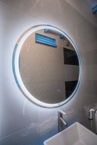 Ένα μπάνιο στο Alkina lodge +28 φωτογραφίες