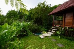 a garden with stairs and a gazebo at The Payung House in Bebandem