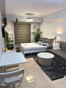 Χώρος καθιστικού στο East Service Road Condotels