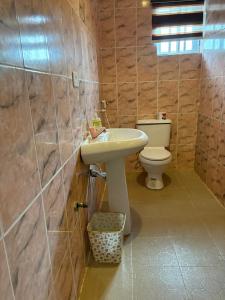 Ένα μπάνιο στο Bollington Adex house +24 φωτογραφίες