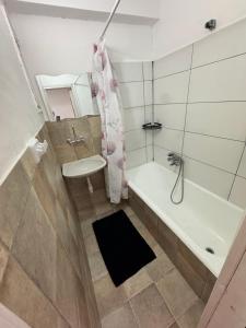 Koupelna v ubytování קסם השמיים