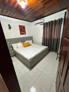 En eller flere senge i et værelse på Cozy Tower