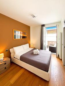 Postel nebo postele na pokoji v ubytování Attico del Duomo Historic Center & Free Wi-Fi