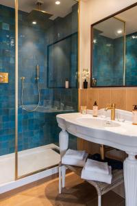 Koupelna v ubytování Hotel Mercure La Baule Majestic