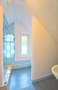 a bathroom with a sink and a window at Dom Siedlisko Przesieka koło Karpacza in Przesieka