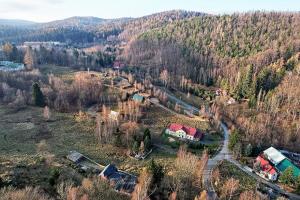 an aerial view of a house in a forest at Dom Siedlisko Przesieka koło Karpacza in Przesieka