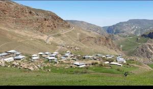 a small village on the side of a mountain at Guesthouse Teymur Galakhudat 